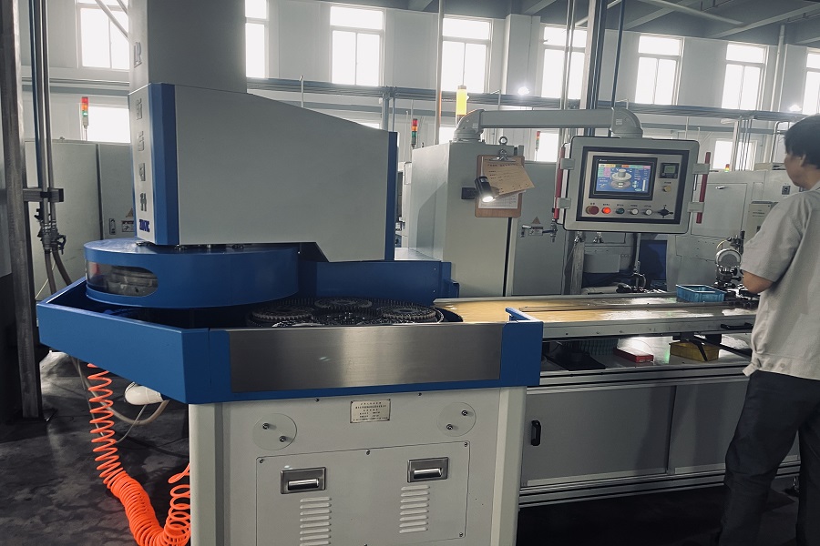 Thiết bị mới của FTM: máy mài hai mặt